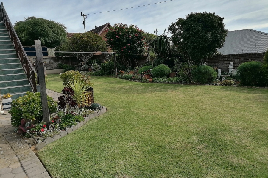 5 Bedroom Property for Sale in Stilbaai Wes Western Cape